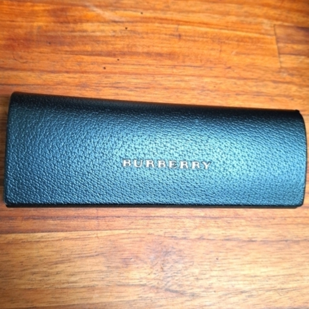 Burberry Black Glasses Hard Case with Textured Finish Magnetic Closure - Picture 8 of 10